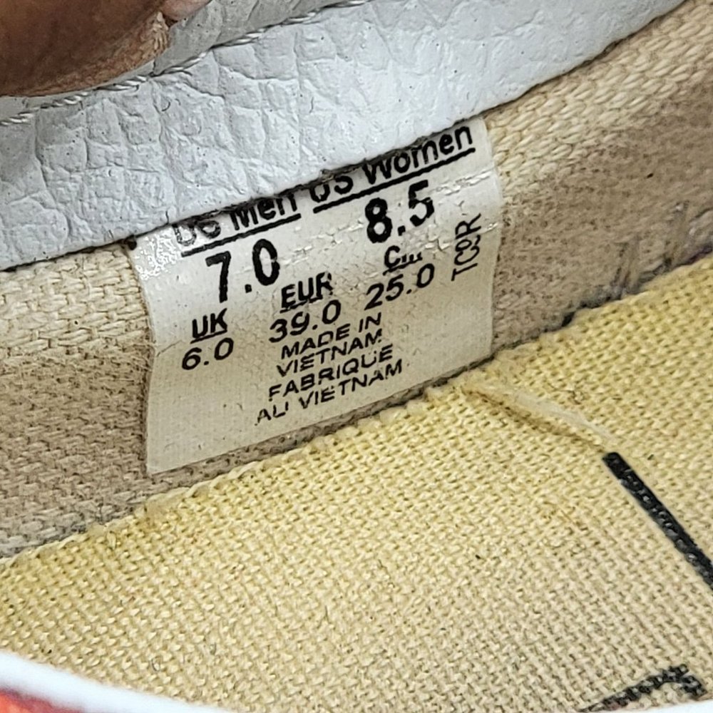 Vans Disney Beauty and The Beast Belle Rose Womens Slip On Skate Shoes Size 8.5 - Picture 9 of 12